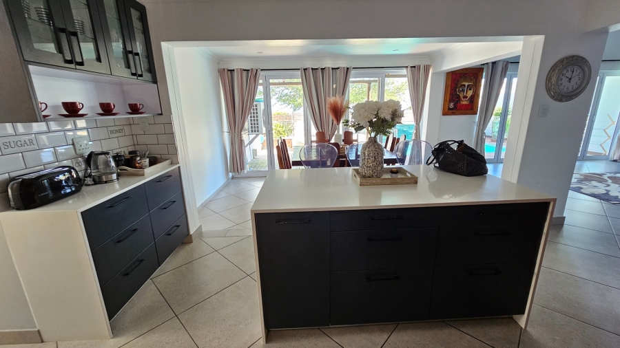 4 Bedroom Property for Sale in Britannia Bay Western Cape